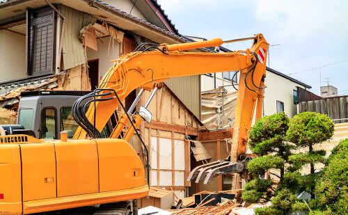 不用品・残置物の処分と一緒に建物の解体もご相談ください！